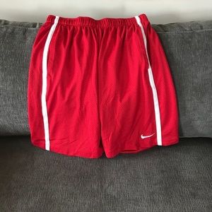 MENS MEDIUM NIKE SHORTS